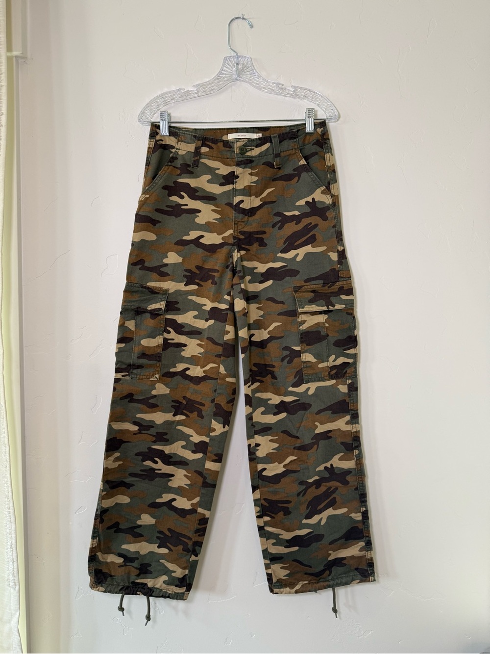 Levi’s ‘94 Baggy Cargo Pants Camo Print Size 26 - Picture 2 of 10